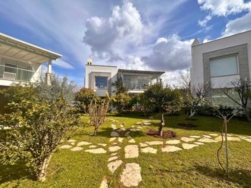 Charming Garden Apartment In Bodrum For Sale - Pretty established gardens