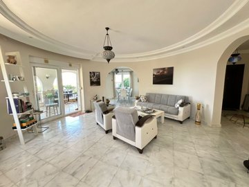 Magnificent Property For Sale In Kargicak, Alanya - Open-plan living space with lots of light