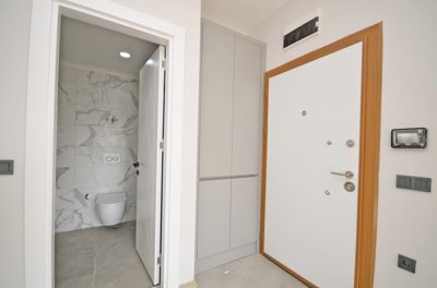 Alanya Residence Apartment For Sale - Entrance and bathroom