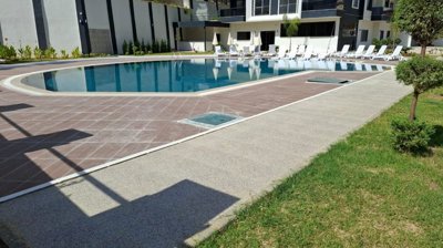 Alanya Residence Apartment For Sale - Communal swimming pool and sun terrace