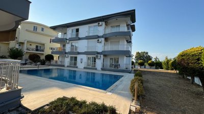 Spotless Apartment In Antalya For Sale - Communal exterior with well-maintained gardens, a communal pool and sun terraces