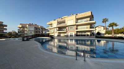 Ground Floor Apartment In Belek, Antalya For Sale - Large communal sun terraces around the shared pools