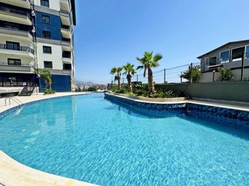 Modern Alanya One-Bedroom Property For Sale – A large communal swimming pool