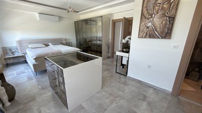 A Desirable Twin Villa For Sale in Antalya - Second bedroom, a vast space with an ensuite