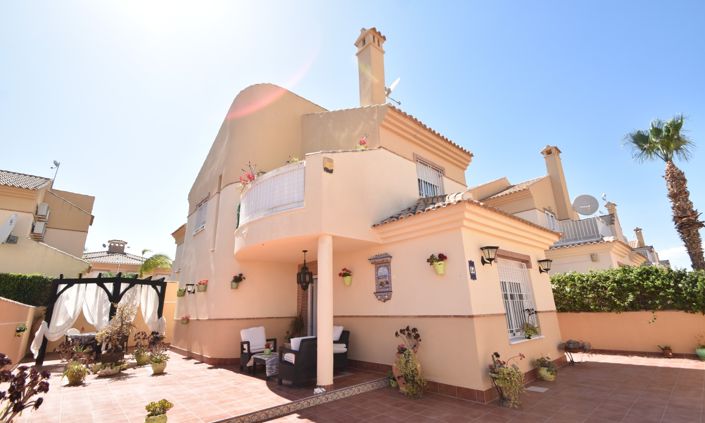 Image No.1-3 Bed Villa for sale