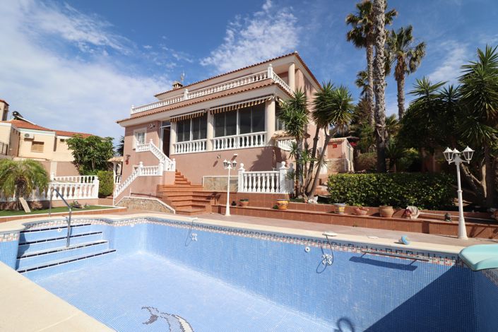 Image No.1-4 Bed Villa for sale