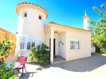 48583_roomy_3_bedroom_detached_villa_with_a_private_pool_300924090053_img_4527