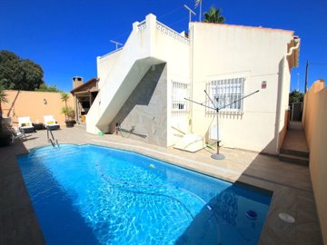 48583_roomy_3_bedroom_detached_villa_with_a_private_pool_300924090101_img_4553