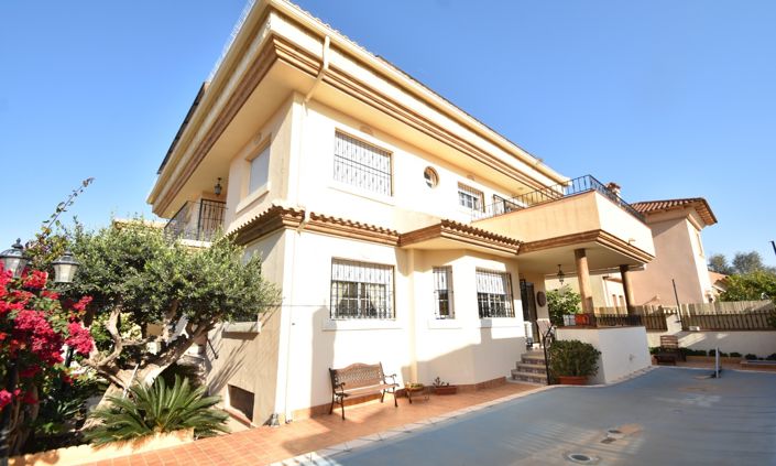 Image No.1-5 Bed Villa for sale