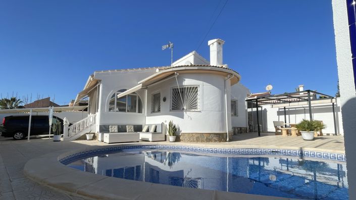 Image No.1-3 Bed Villa for sale