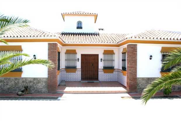 Image No.1-4 Bed Property for sale