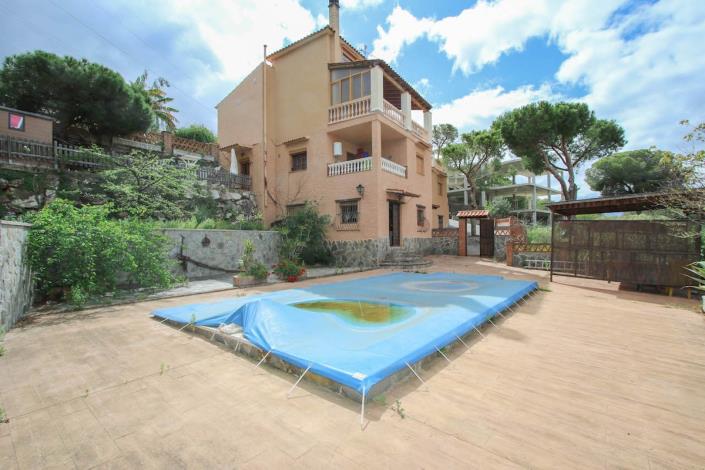 Image No.1-10 Bed Villa / Detached for sale