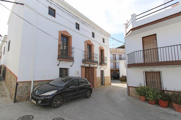 Image No.1-7 Bed Villa / Detached for sale