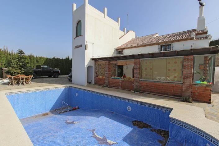 Image No.1-5 Bed Villa / Detached for sale