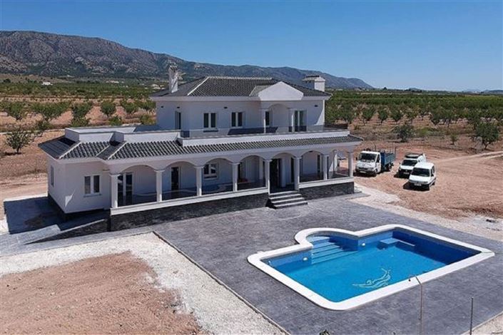 Image No.1-6 Bed Villa / Detached for sale