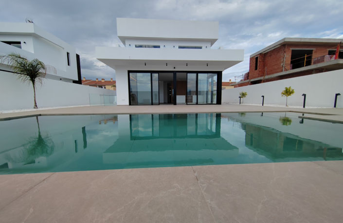 Image No.1-4 Bed Villa for sale