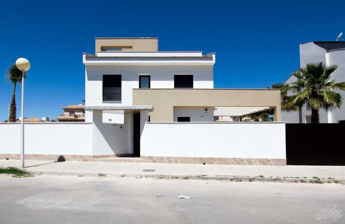 Image No.1-4 Bed Villa for sale