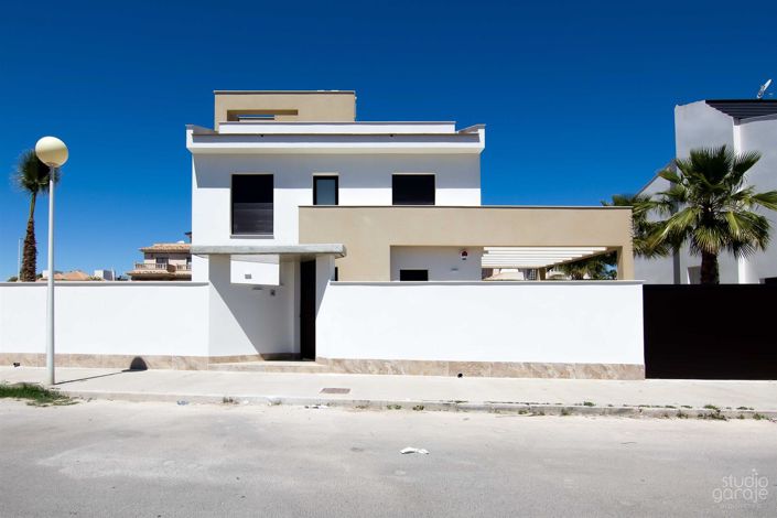 Image No.1-4 Bed Villa for sale