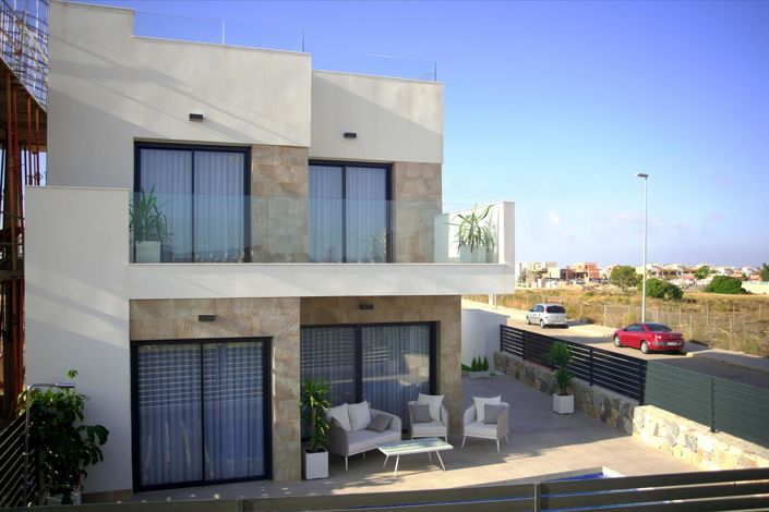 Image No.1-3 Bed Villa for sale