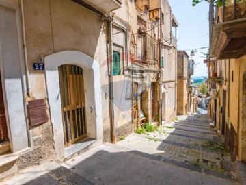 via-ardito-caltagirone-20