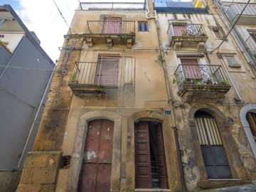 1 - Caltagirone, House