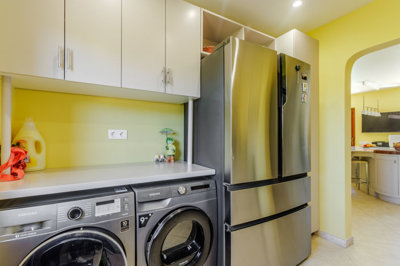 11 LAUNDRY ROOM.JPG