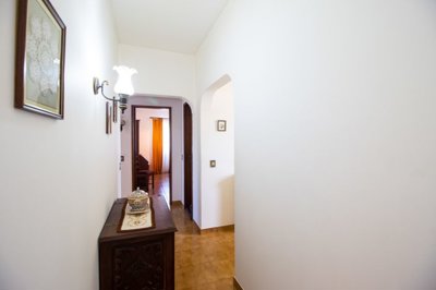 Hallway (Large).jpg