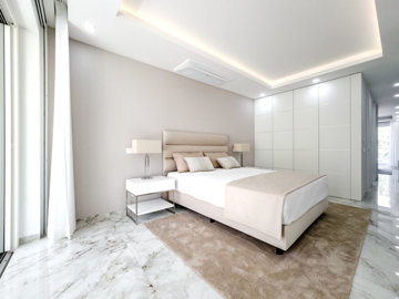 14 master bedroom.JPG