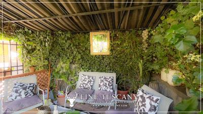 Villa-for-sale-in-Barga-Tuscany-Italy-2