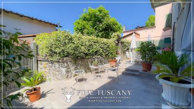Villa-for-sale-in-Barga-Tuscany-Italy-6