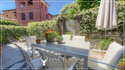 Villa-for-sale-in-Barga-Tuscany-Italy-9