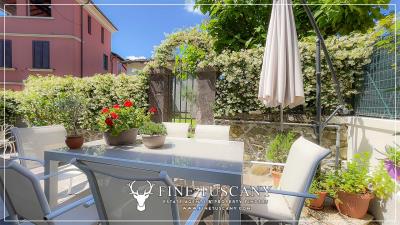 Villa-for-sale-in-Barga-Tuscany-Italy-14