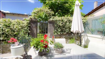 Villa-for-sale-in-Barga-Tuscany-Italy-15