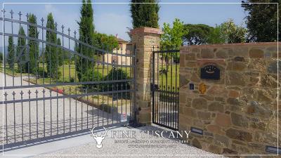 Villa-for-sale-in-Manciano-Castiglion-Fiorentino-Arezzo-Tuscany-Italy-1