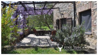 Stone-House-for-sale-in-Tuscany-Italy-5