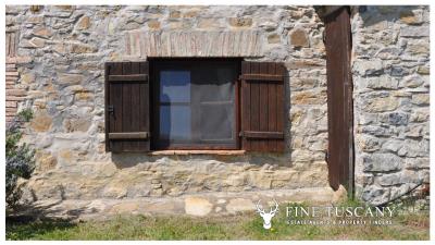 Stone-House-for-sale-in-Tuscany-Italy-7