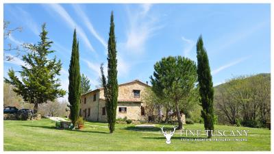 Stone-House-for-sale-in-Tuscany-Italy-17