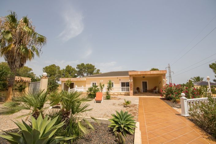 Image No.1-4 Bed Villa for sale