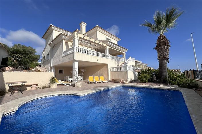 Image No.1-5 Bed Villa for sale