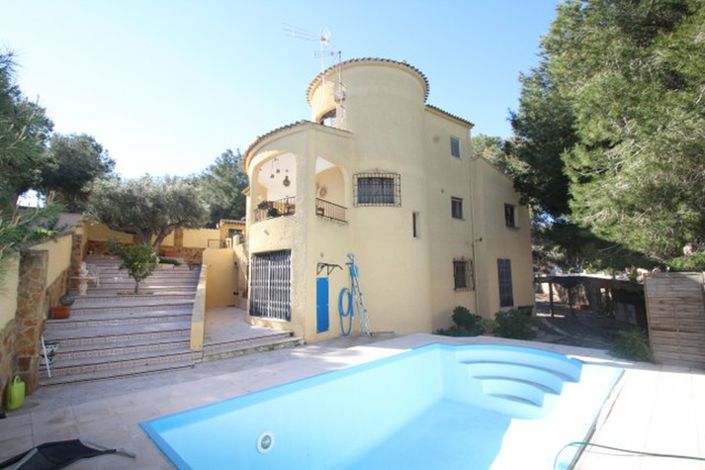 Image No.1-6 Bed Villa for sale