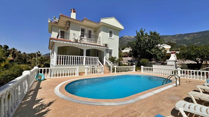 Image No.1-4 Bed Villa / Detached for sale