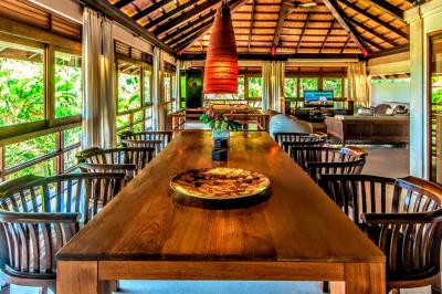 Bali-Villa-Dining-Table