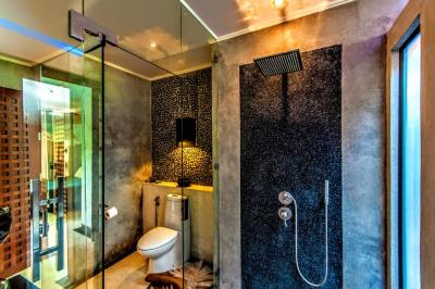 Bali-Villa-Rain-Shower