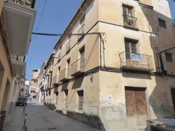 1 - Baza, Property