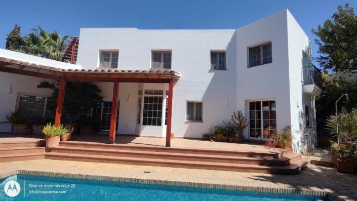 Image No.1-4 Bed Villa / Detached for sale