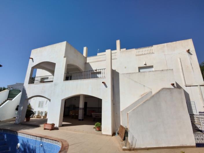 Image No.1-6 Bed Villa / Detached for sale