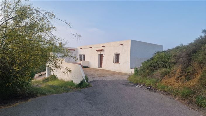 Image No.1-7 Bed Country House for sale