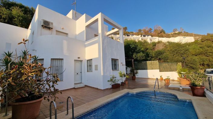 Image No.1-3 Bed Villa for sale