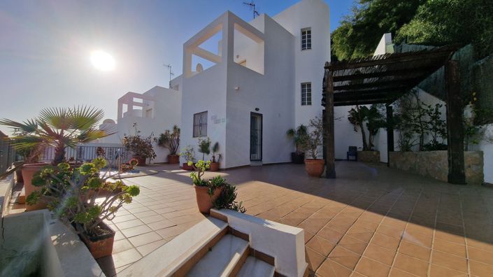 Image No.1-3 Bed Villa for sale