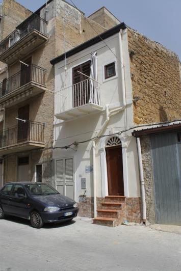 Image No.1-3 Bed Townhouse for sale